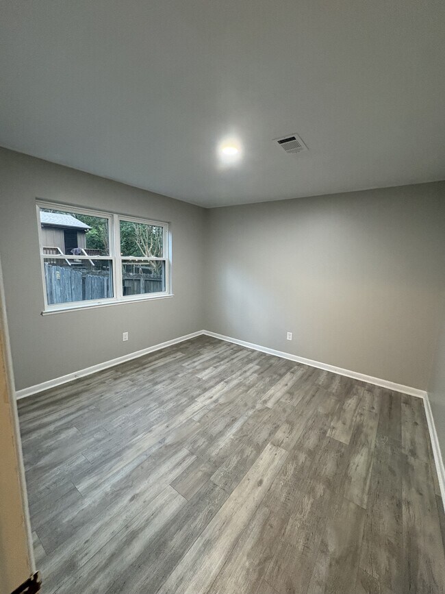 Building Photo - 11701 Southridge Dr