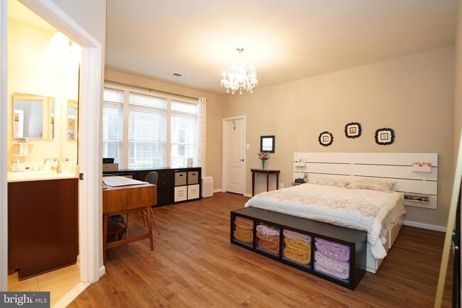 Building Photo - 20779 Crescent Pointe Pl