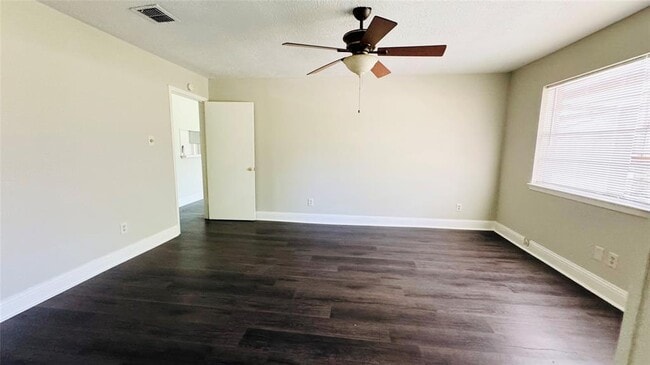 Building Photo - 10418 Towne Oak Ln