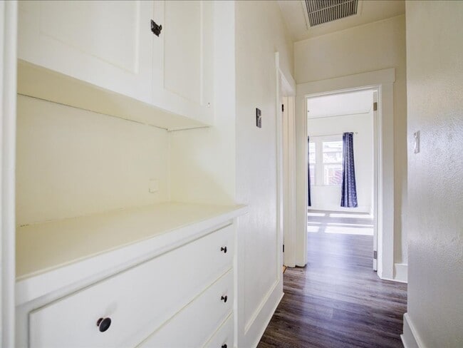 Building Photo - Cozy & Stylish 2-Bedroom Home with Spacious Backyard!