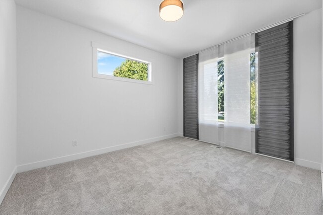 Building Photo - Steilacoom 3 Bedroom + Bonus Room