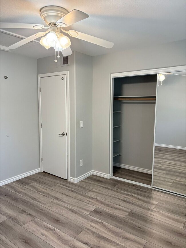 Building Photo - **WONDERFUL & SPACIOUS 3 BEDROOM/2.5 BATHROOM TOWNHOUSE IN CHANDLER (RAY & MCQUEEN)**