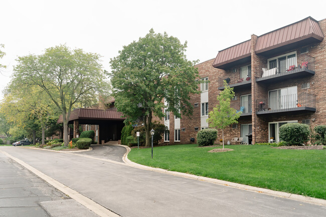 Primary Photo - 1121 W Ogden Ave