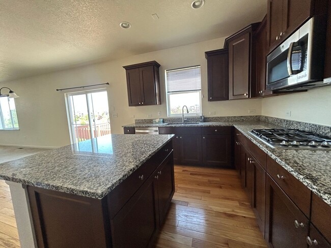 Building Photo - Spacious 5-Bedroom House with Large Fenced Yard