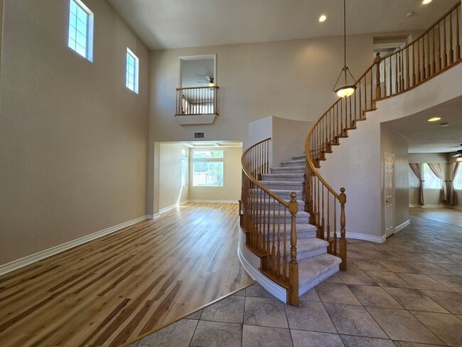 Building Photo - An Amazing NW Home! Over 3300 sq ft w/ pool & spa! Must see!