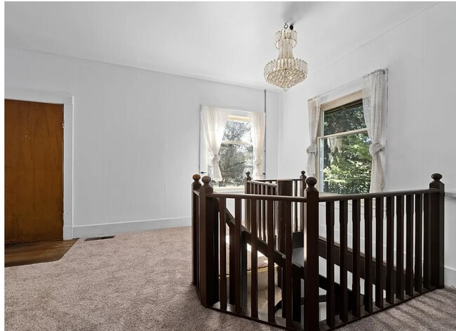 Building Photo - Charming Craftsman Rental in a Prime Bellingham Location