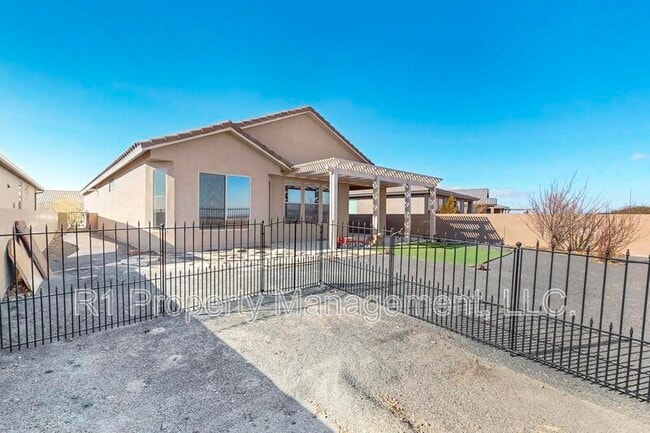 Building Photo - 6405 Kings Cyn Cv NE