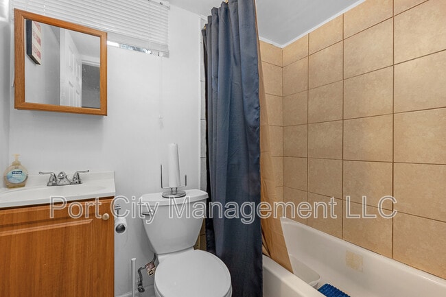 Building Photo - 8402 Church Ln