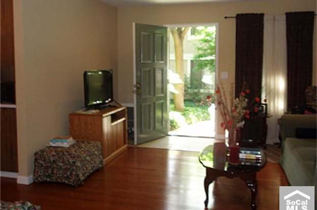 Building Photo - 21 Streamwood-