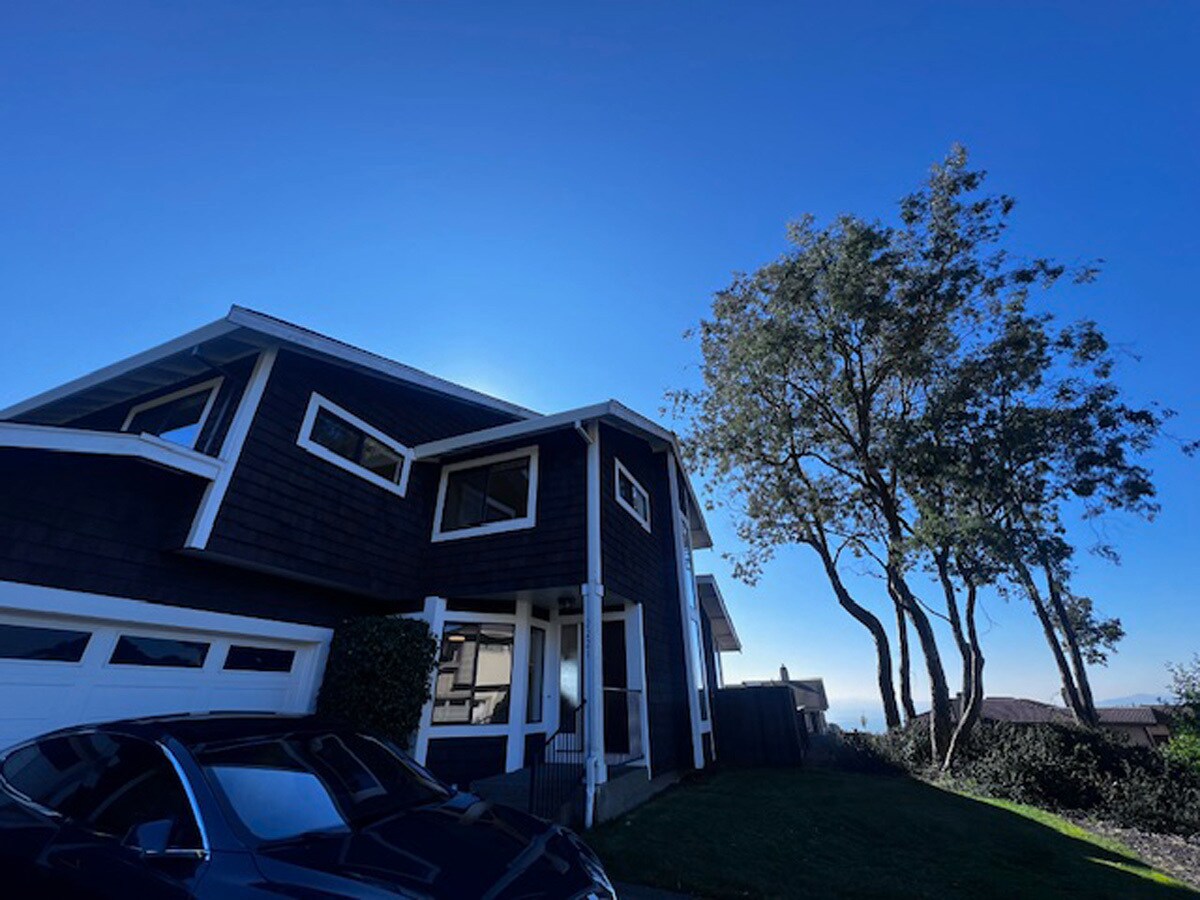 Building Photo - 2221 Pinehurst Way