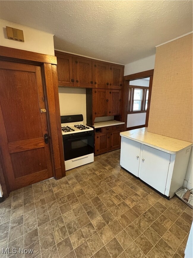 Building Photo - 541 Park Ave