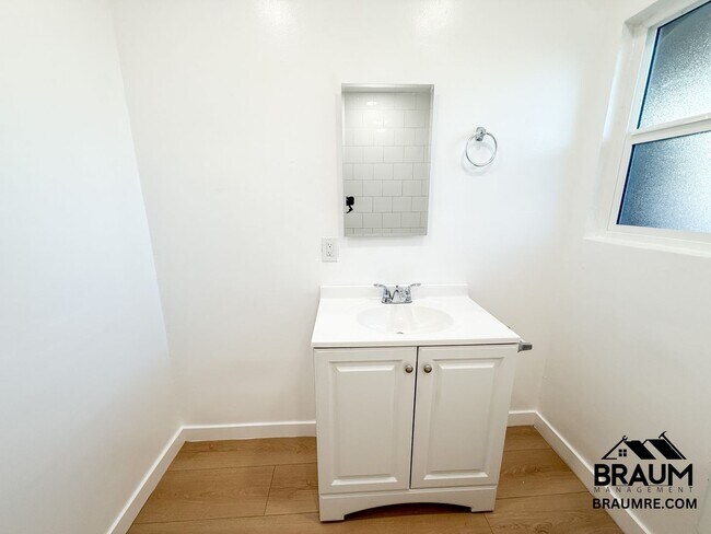 Building Photo - 13115 Oxnard St