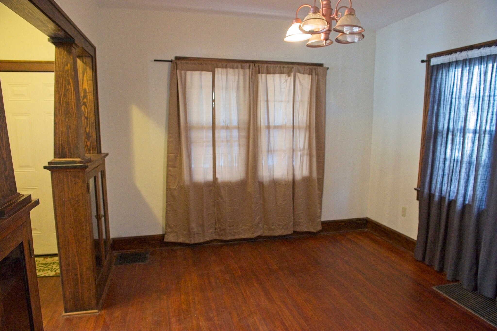 Building Photo - 447 N Beville Ave