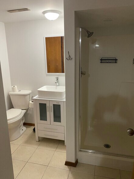 Basement bath - 2530 Bristol Ter