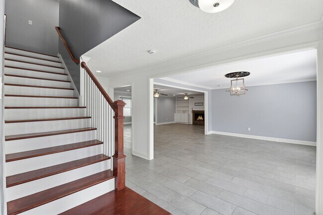 Building Photo - Beautifully Updated 4-Bedroom Home in a Prime Houston Location