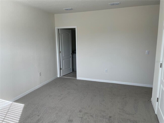 Building Photo - 3057 Canary Ave