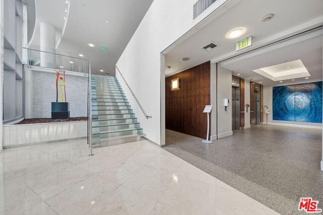 Building Photo - 13700 Marina Pointe Dr