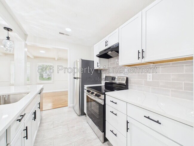 Building Photo - 6420 W 81st Terrace