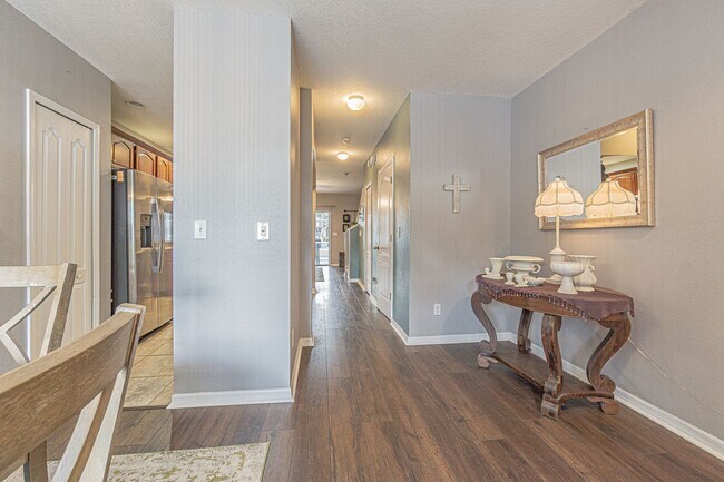 Building Photo - 2 Bedroom - 2.5 Bathroom - Gated Community...