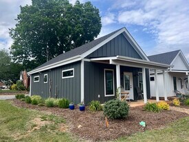 Building Photo - 10 Cottage Ct