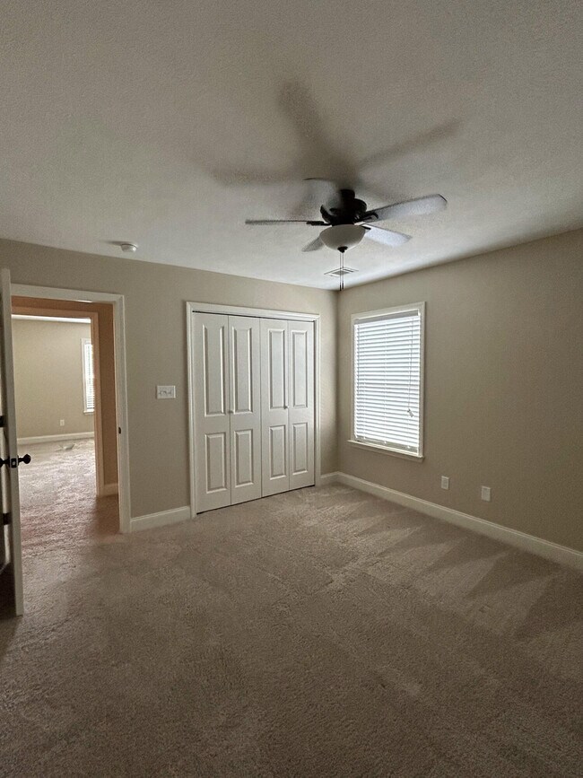 Building Photo - 222 Sunbury Dr