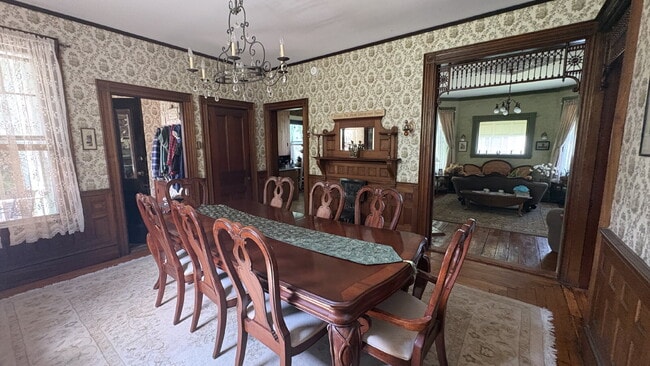 Building Photo - Stunning 4BR Victorian Home with 6 Off-Street Parking Spaces – Flexible Mid- to Long-Term Rental ...