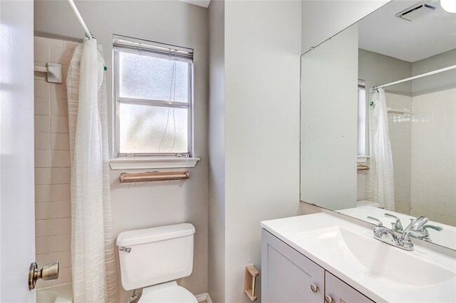 Building Photo - 6415 Jennings Dr