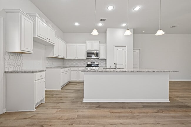 Building Photo - 15059 Meadow Glen N