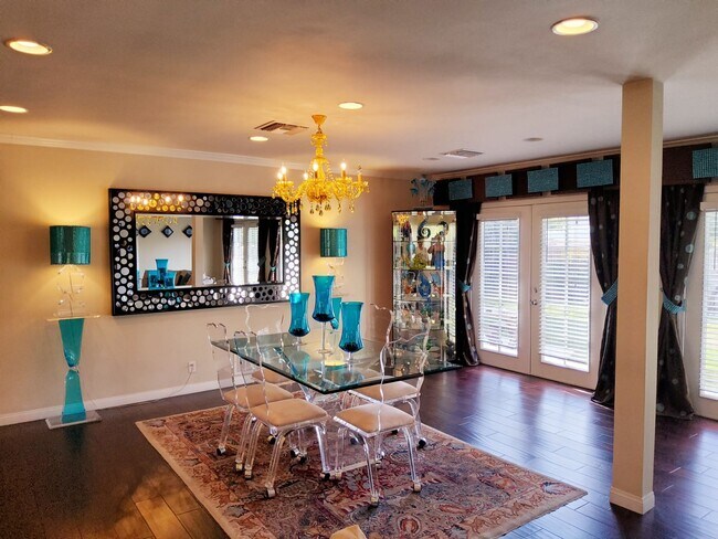 Building Photo - 6441 Baird Ave