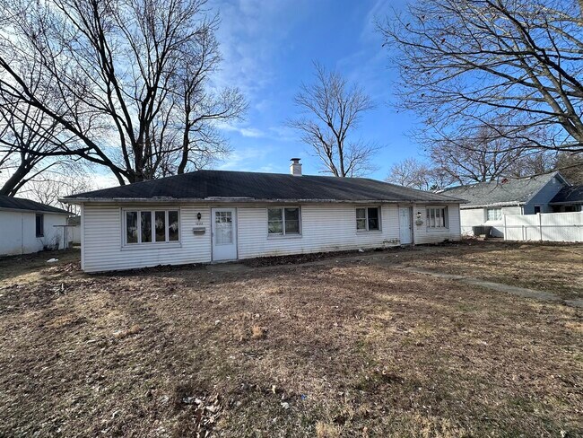 Building Photo - 1222 Clarence-