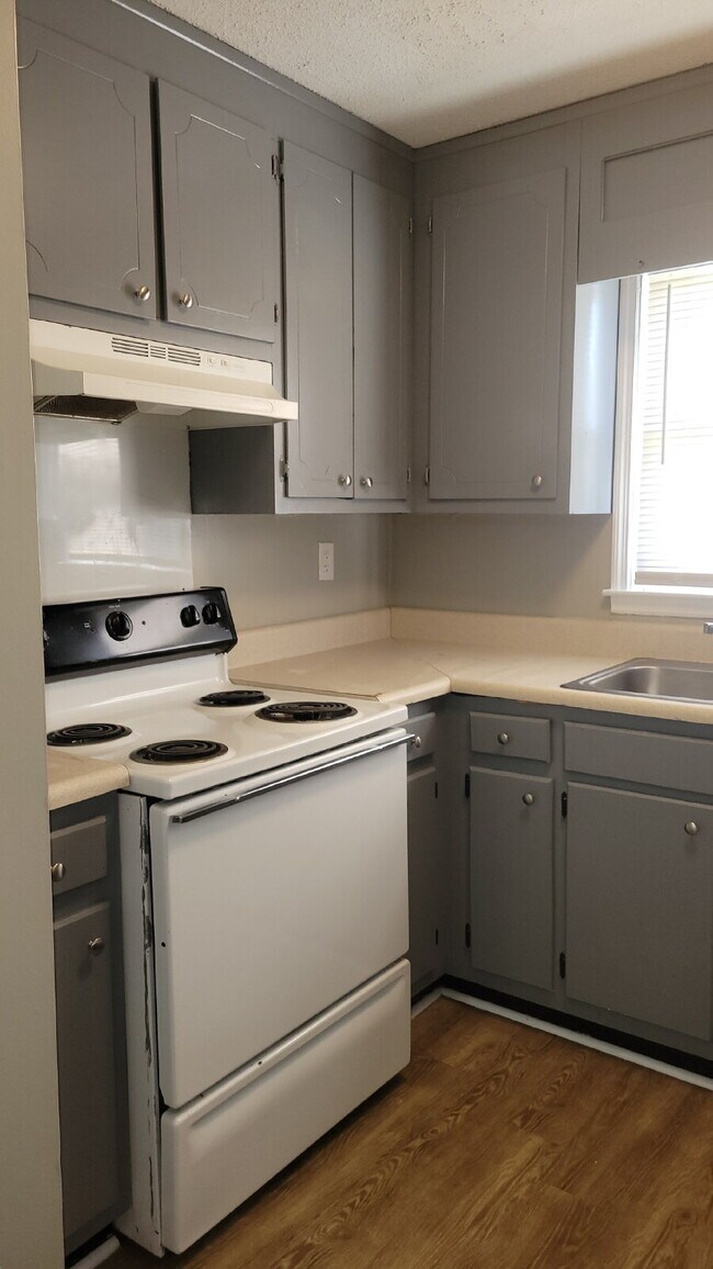 Building Photo - "Spacious 2-Bed, 2-Bath Haven in Huntsville - Your Perfect Retreat Awaits!"