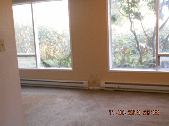 Building Photo - 1012 Valley View Way