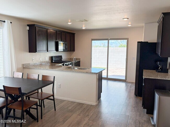 Building Photo - 4101 E Braddock Dr