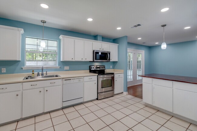 Building Photo - 949 Piercefield Dr