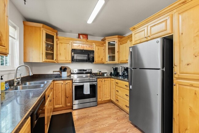 Building Photo - Glacier Chalet – Cozy Columbia Falls Retre...