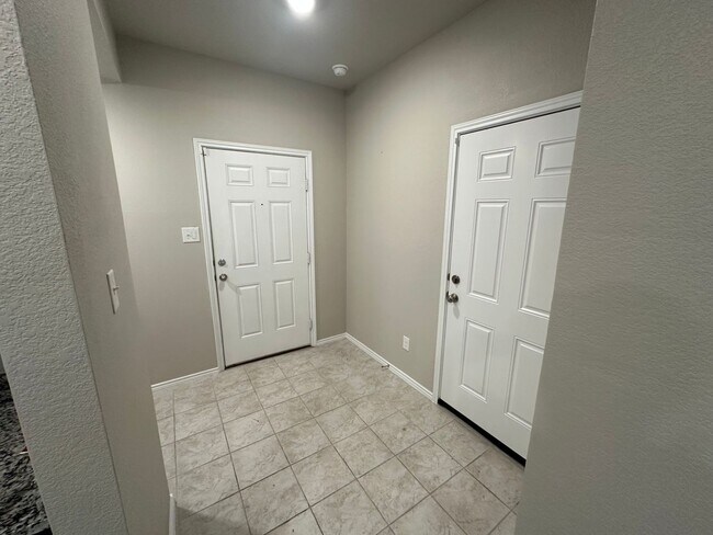 Building Photo - 5108 Karen Grn Dr