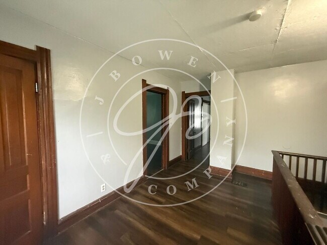 Building Photo - 346 Parker Ave