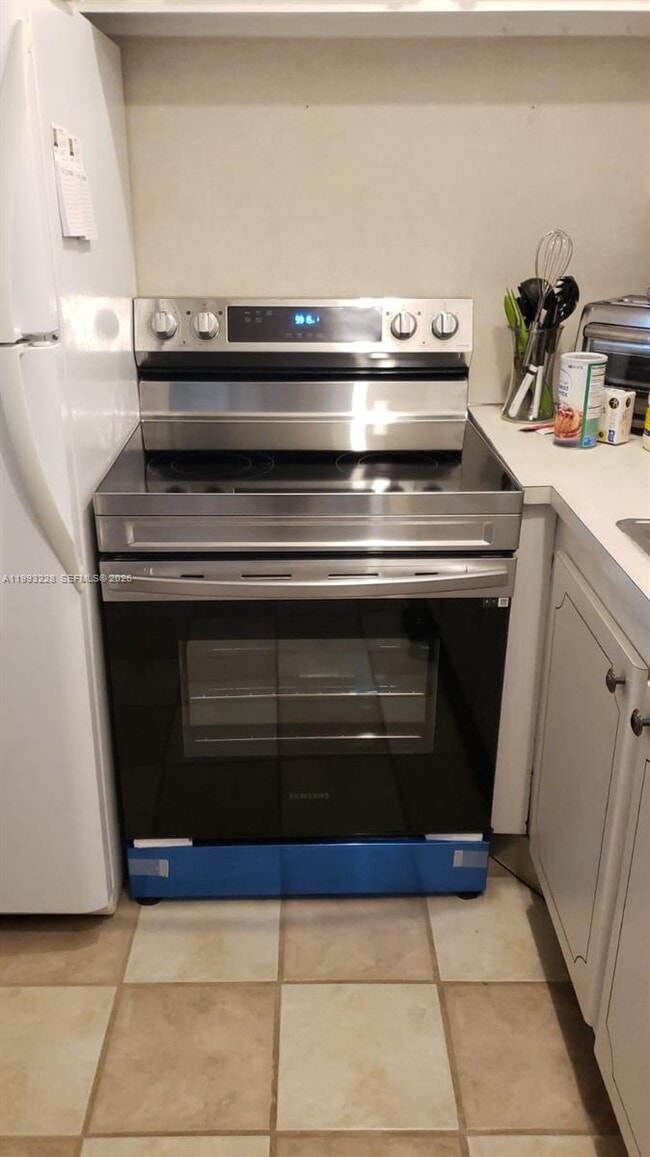 Building Photo - 134 Coventry F