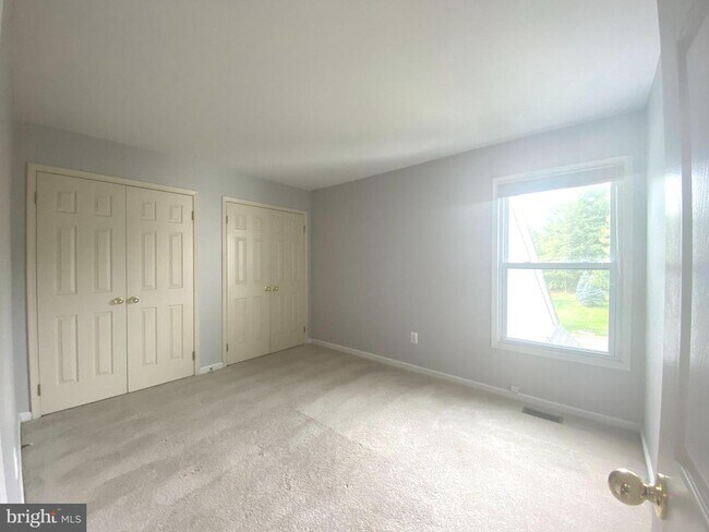 Building Photo - 14 Nathan Ct