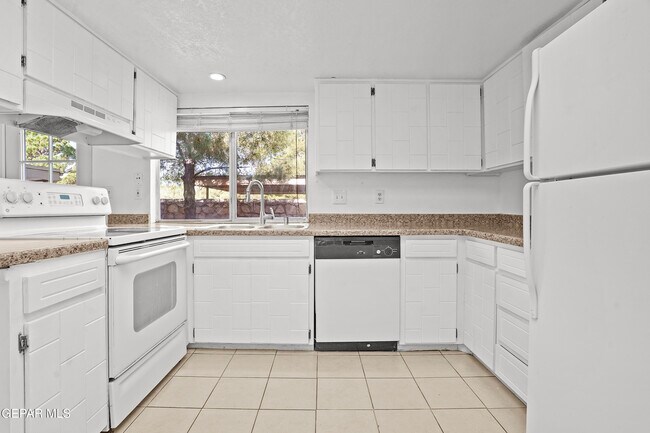 Building Photo - 244 Paso Noble Dr