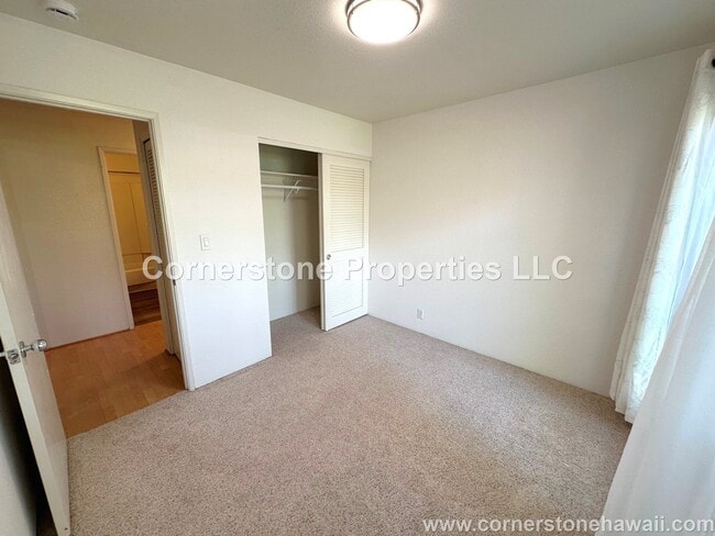Building Photo - 468 Mananai Pl
