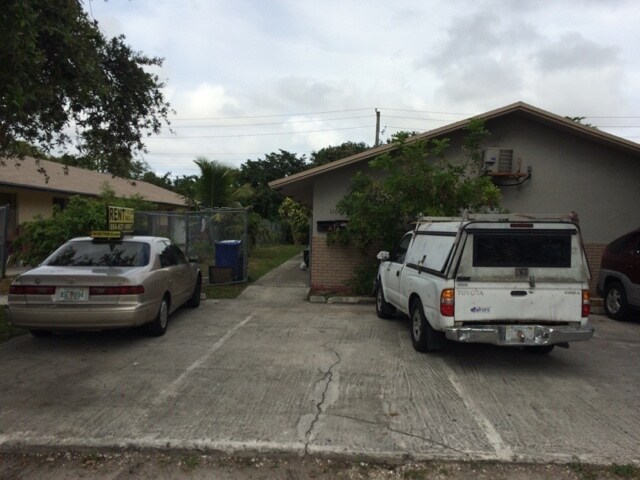 Building Photo - 1104 NW 8th Ave