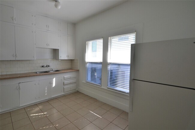 Building Photo - 1517 Bonnie Brae St