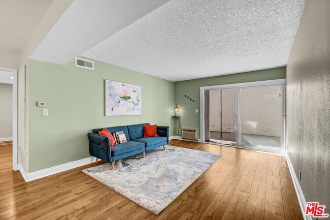 Building Photo - 18620 Hatteras St