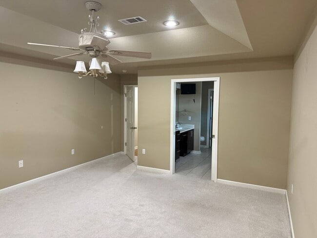 Building Photo - 12 Enclave Cir