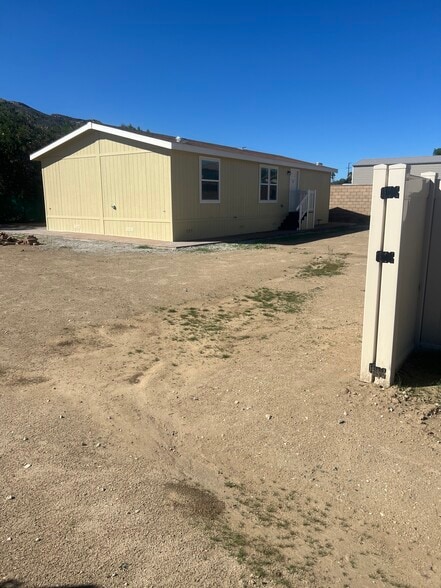 Double vinyl gate, privacy - 1540 Adam St