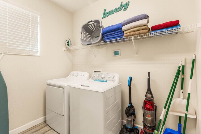 Building Photo - 4718 Kings Castle Cir