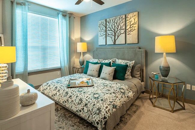 Building Photo - Live in Style – Up to 6 Weeks FREE in Down...