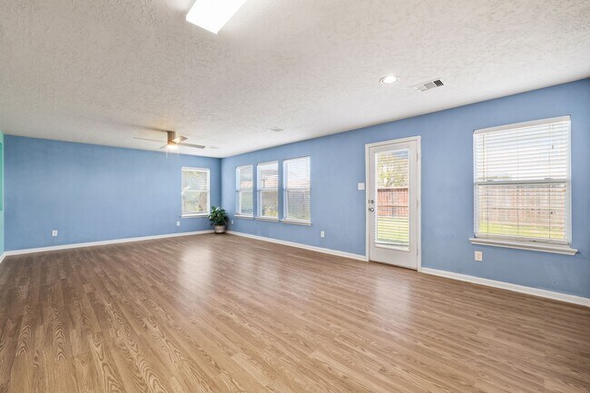 Building Photo - 2715 Skyview Knoll Ct