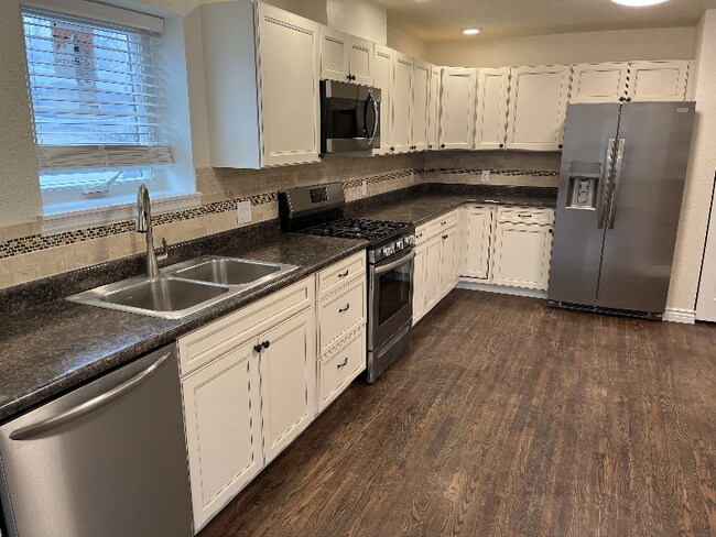 Building Photo - 1430 Rice Ave